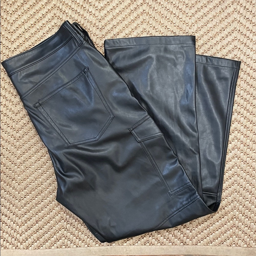 GAP - Classic Faux Leather Cargo Wide Leg Pants - Black - 33 or 16